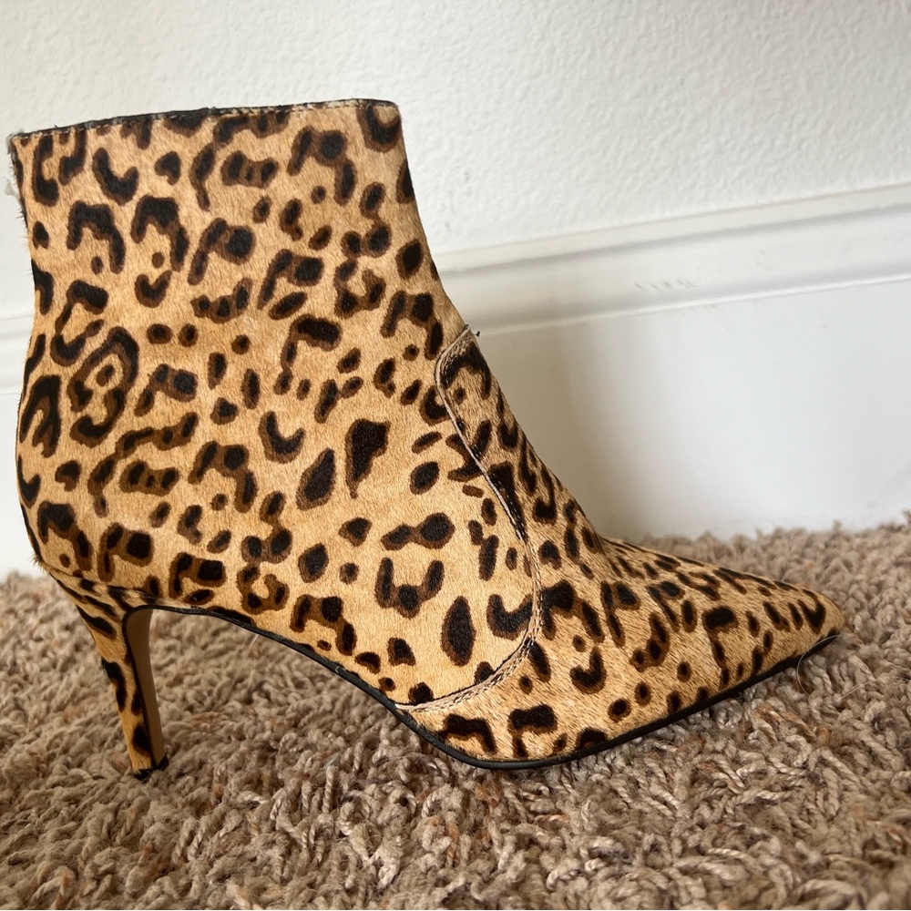 Halogen Ashlee Leopard print booties size 6 BRAND  NEW (genuine calf hair)